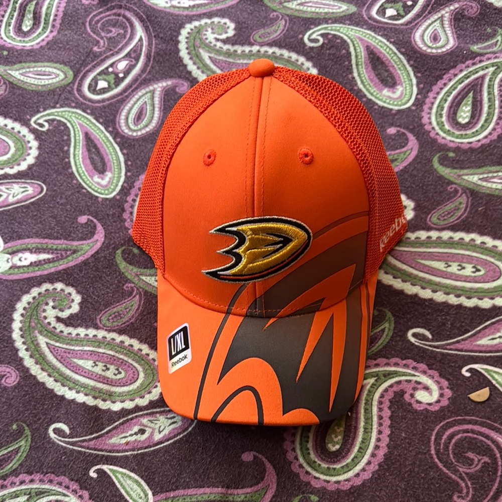 Orange Anaheim Ducks Fitted hat, cap. New with tags. L/XL REEBOK